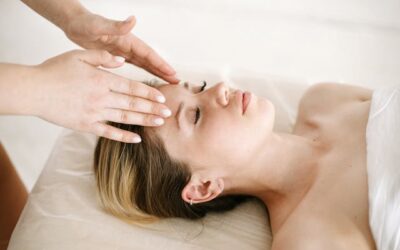 Massage facial : votre routine beauté pour une peau éclatante et rajeunie