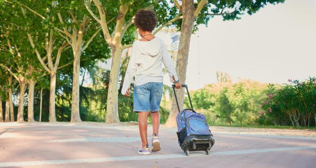 Cartable à roulettes ou cartable classique : lequel choisir ?