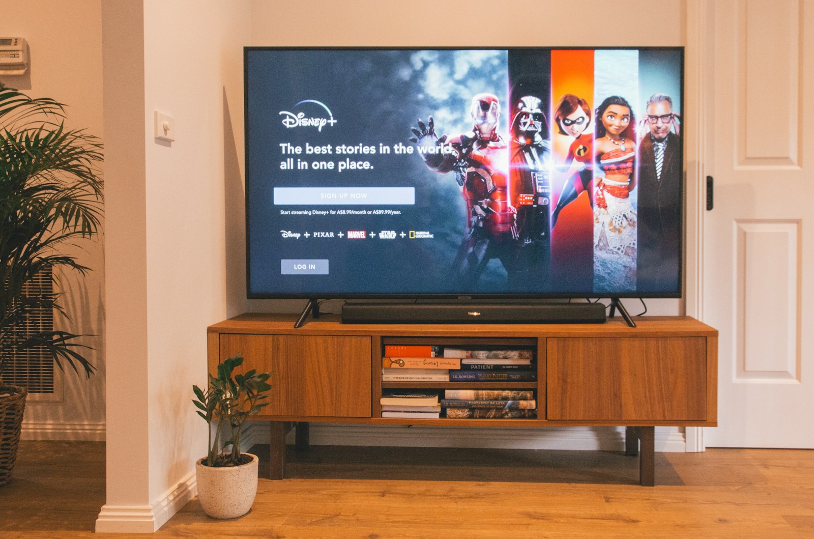 Le confort du salon face aux soirées orageuses : l&rsquo;expérience 4K à la maison